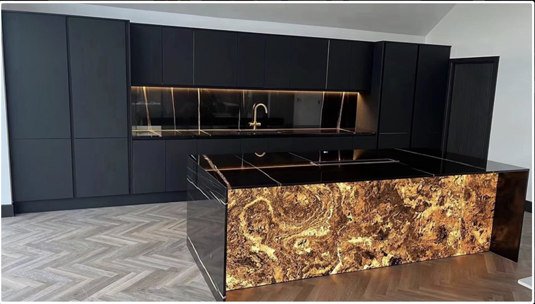 透光石材中島|Kitchen island in backlit translucent stone