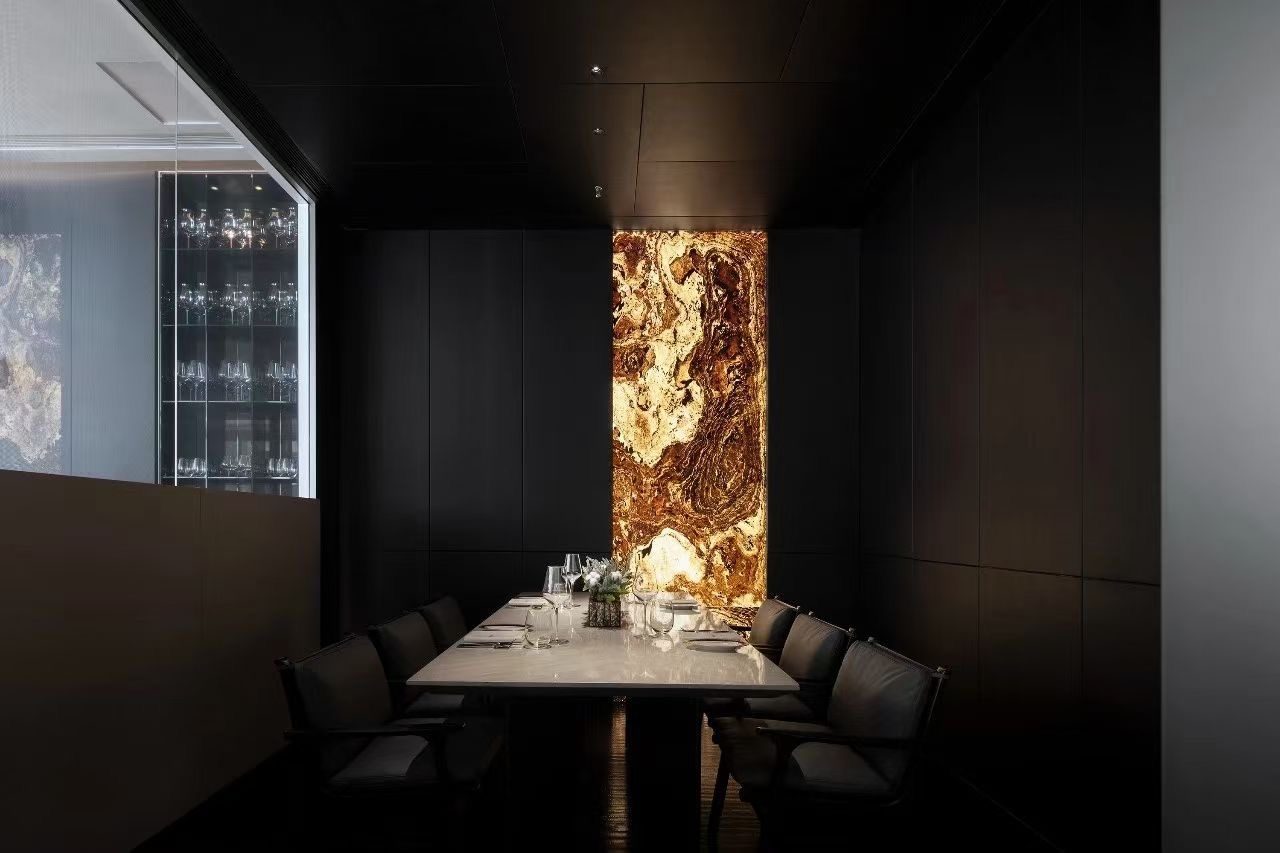 包廂透光牆|Private dining room with backlit wall