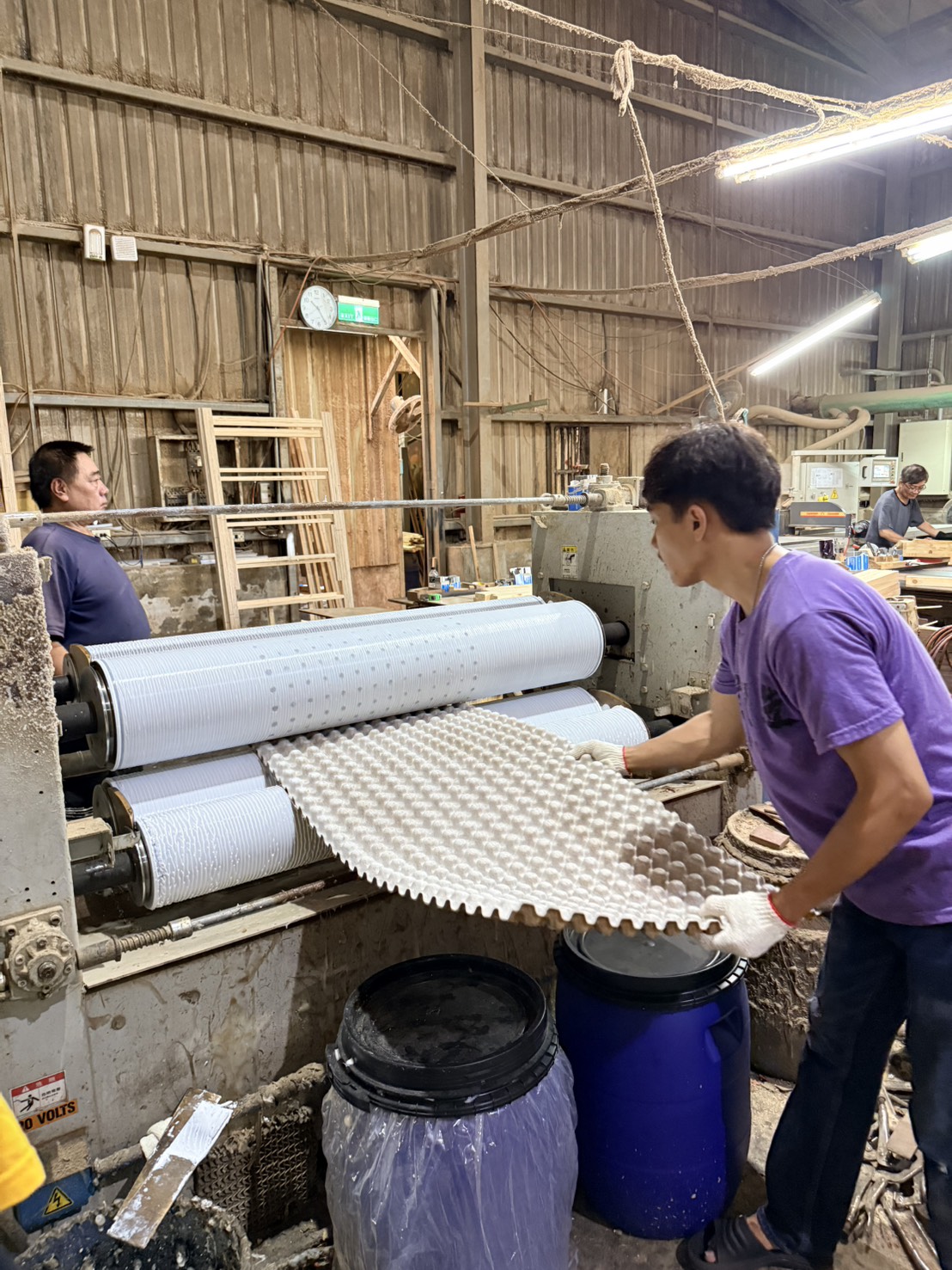 門廠自動化滾輪雙面精準塗膠工藝