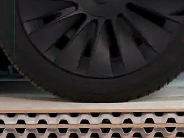 車輪下連續曲面承載特寫