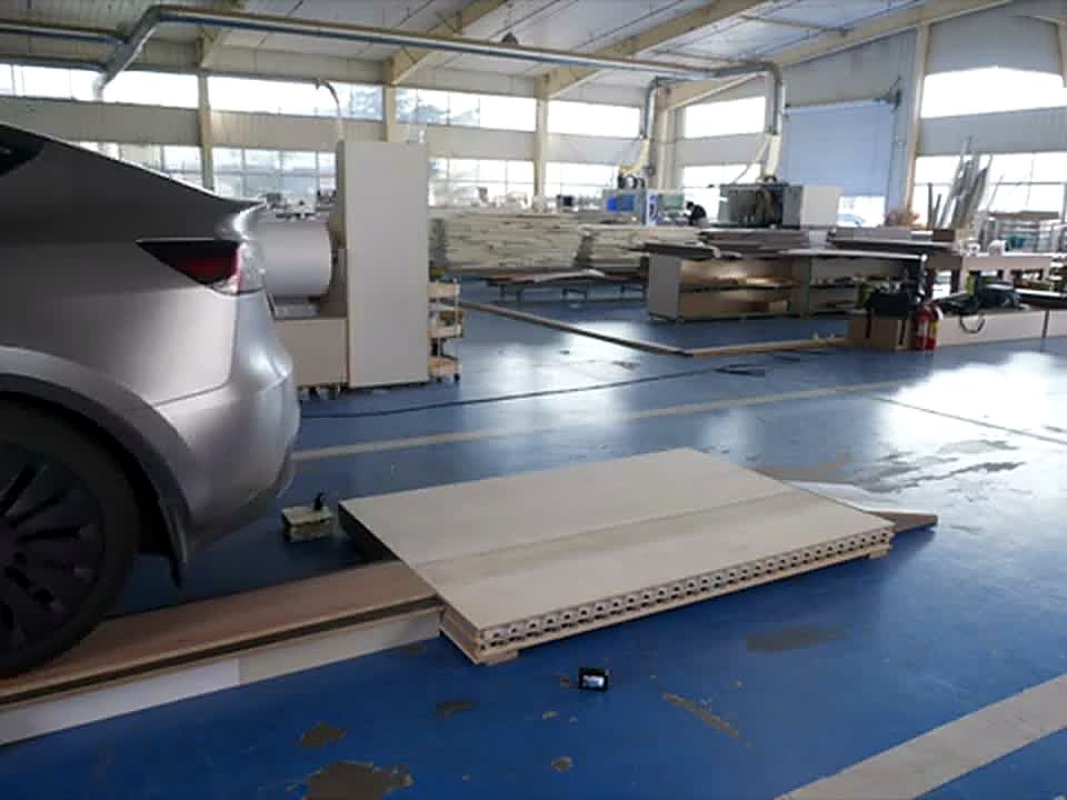 整車靜置於蛋殼芯板板面