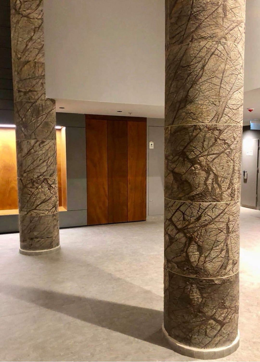 大理石傳承系列圓柱包覆應用｜Marble Lineage Series column cladding